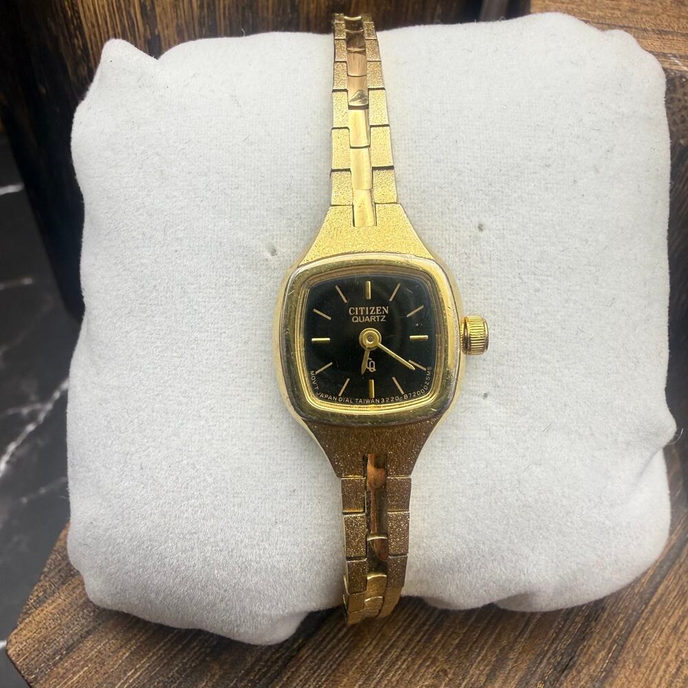 Vintage Citizen Quartz Gold Tone Black Dial Ladies Bracelet Watch 3220